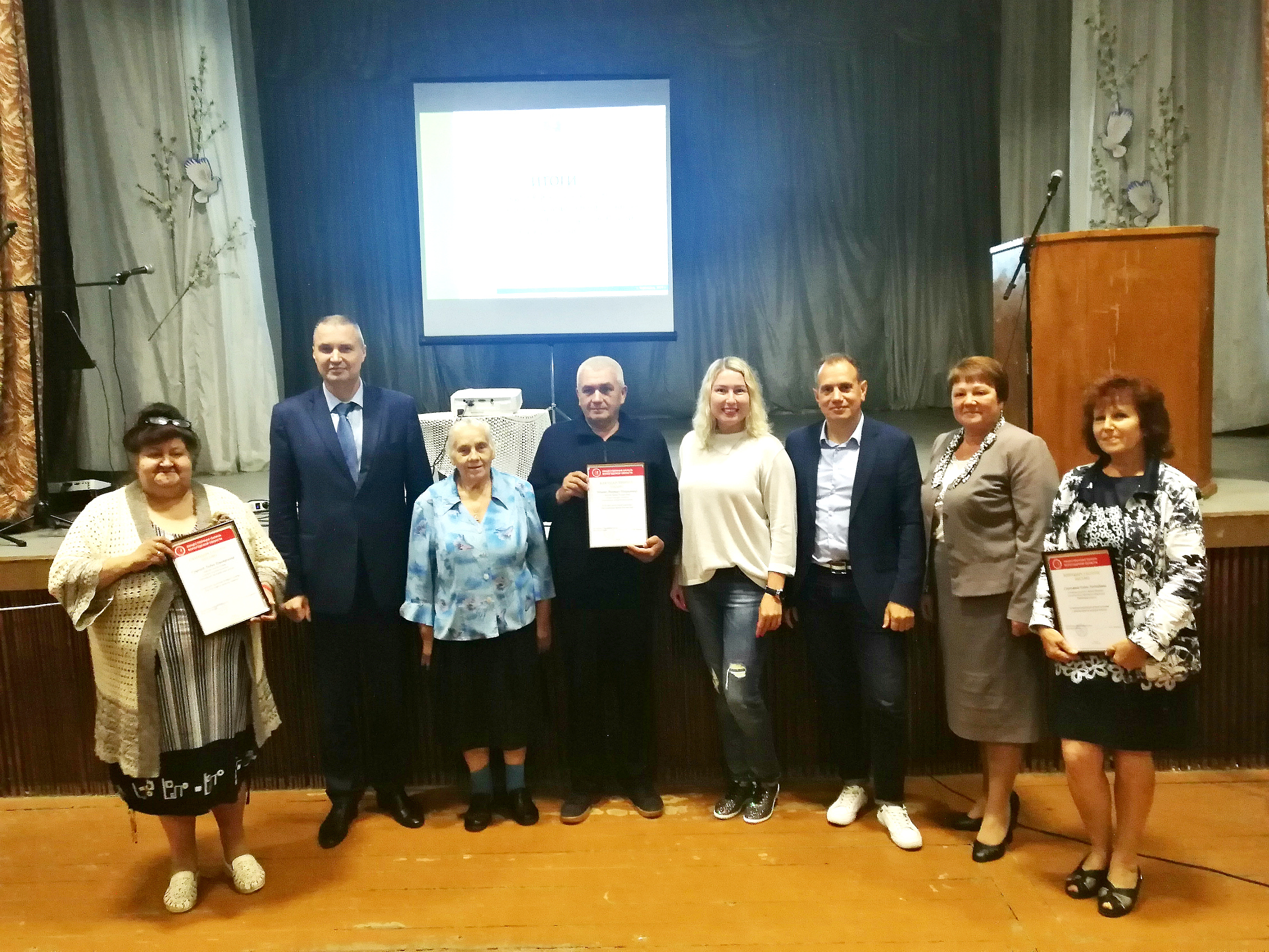 Старосты череповецких поселений получили награды от Общественной палаты ВО
